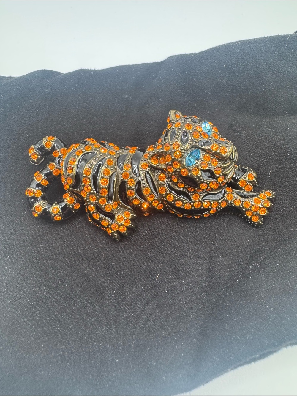 Vintage Heidi Daus "Collector's Edition" Crouching Tiger Swarovski Brooch